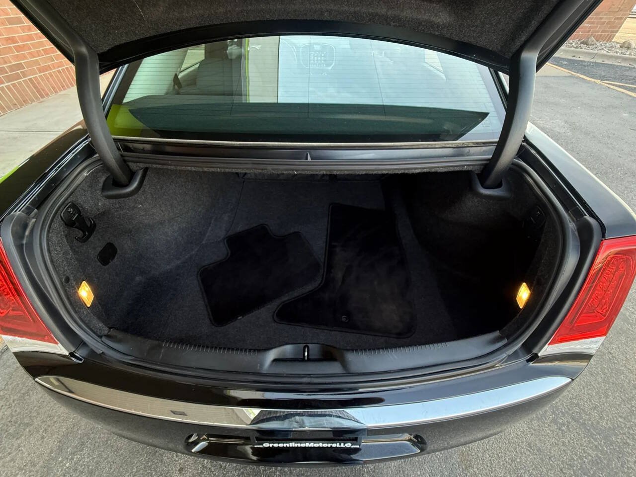 Used 2018 Chrysler 300 Touring AWD/4WD image 21