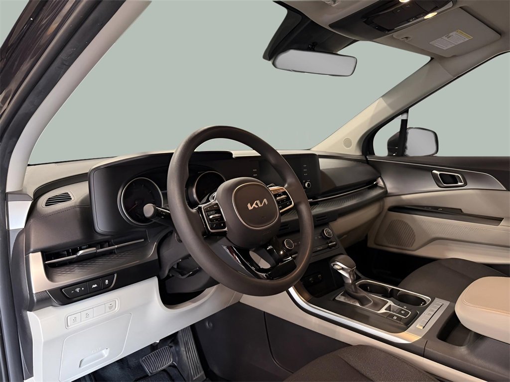 Used 2022 Kia Carnival LX image 18