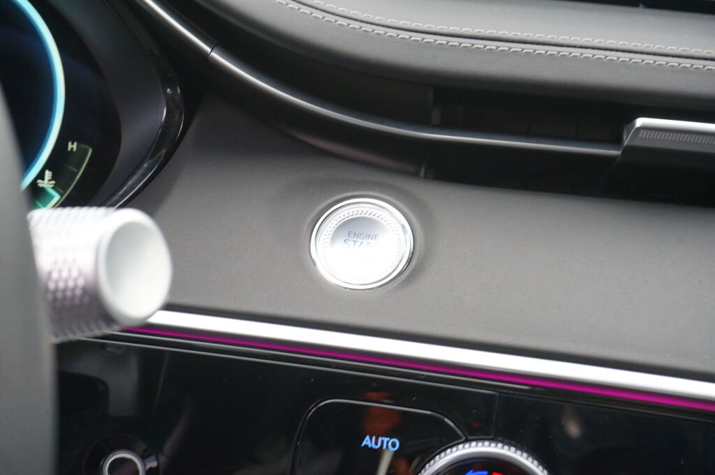 Used 2025 Genesis GV70 3.5T Sport w/ Sport Prestige Package image 21