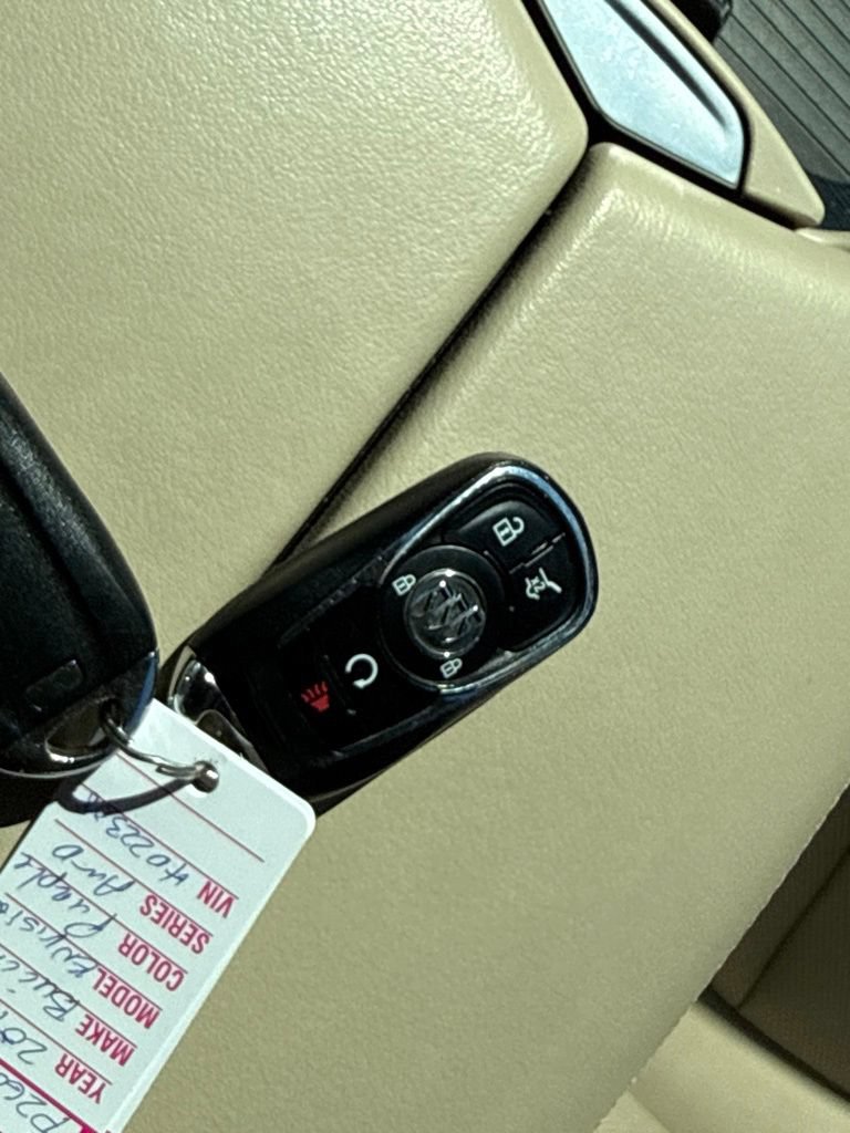 Used 2017 Buick Envision Essence AWD/4WD image 17