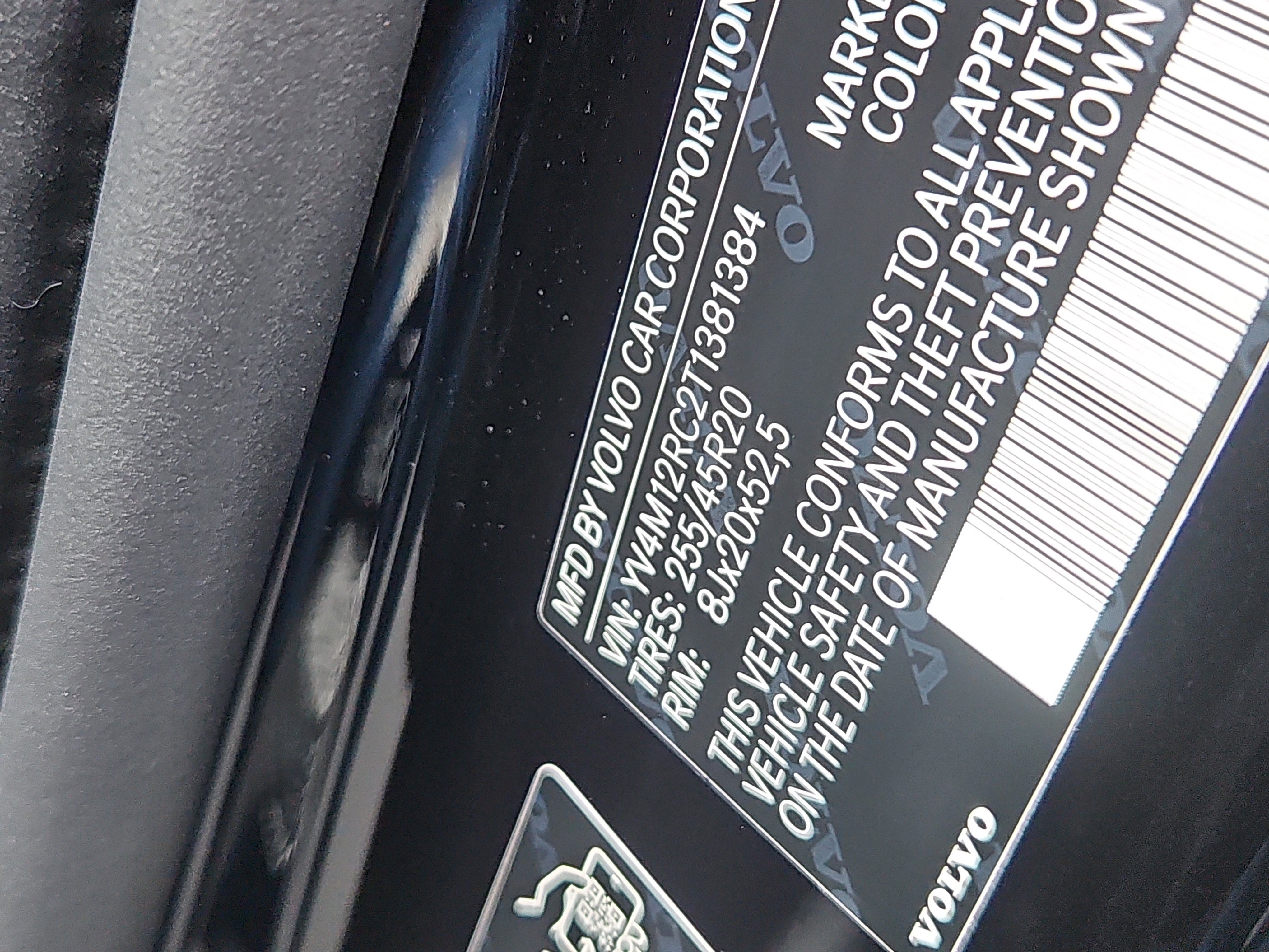 New 2026 Volvo XC60 B5 Plus w/ Protection Package Premier AWD/4WD image 5