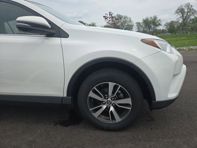 Used 2016 Toyota RAV4 XLE AWD/4WD image 4