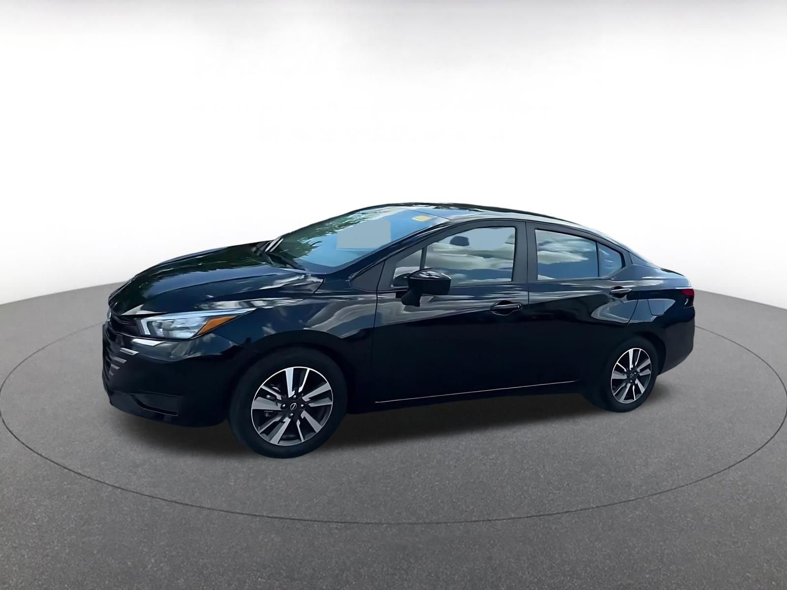 Used 2025 Nissan Versa SV image 8