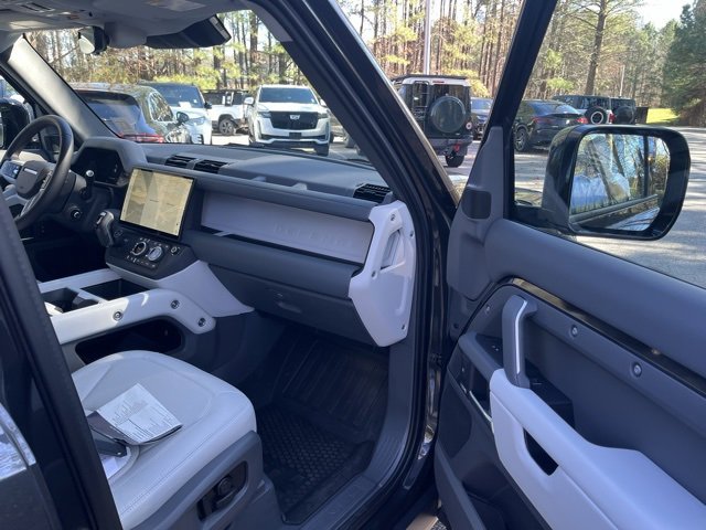 Used 2026 Land Rover Defender 110 X-Dynamic SE image 10