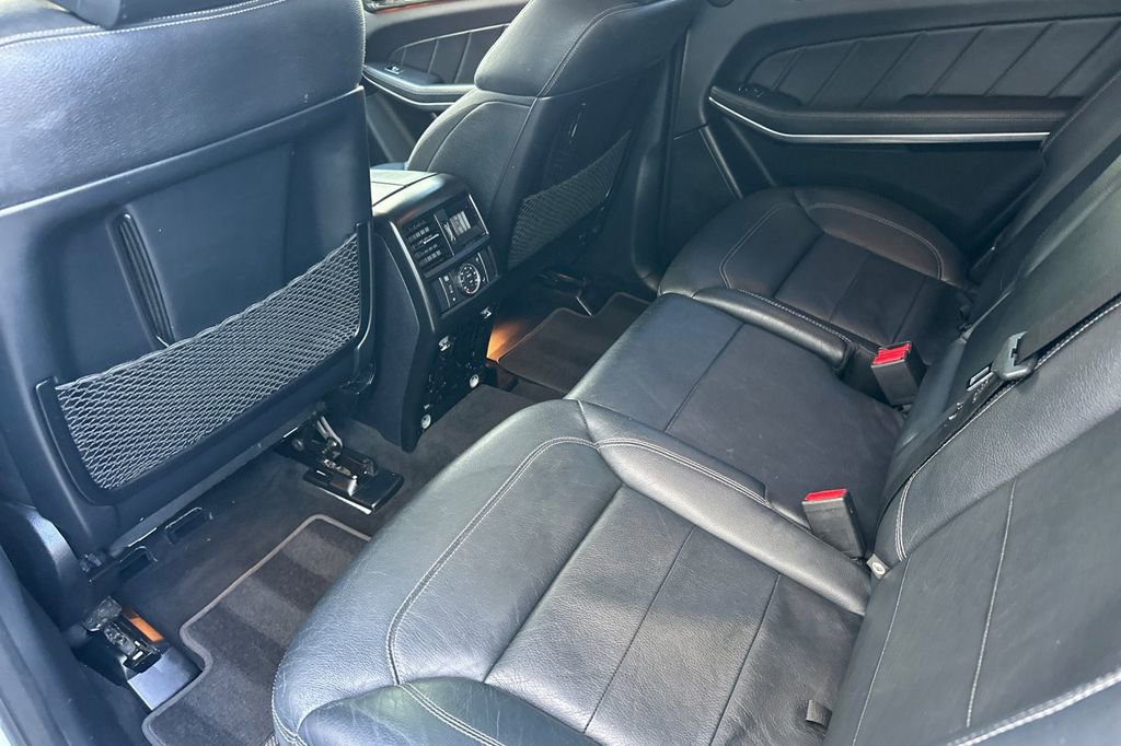 Used 2016 Mercedes-Benz GL 550 4MATIC image 12