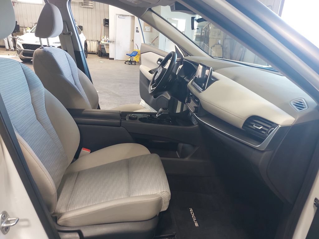 Certified 2023 Nissan Rogue SV AWD/4WD image 10