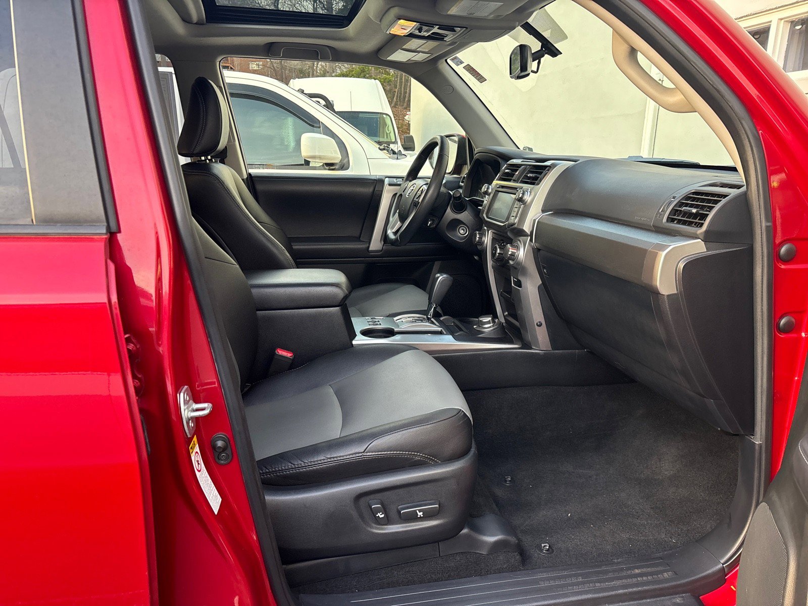 Used 2018 Toyota 4Runner SR5 Premium image 44