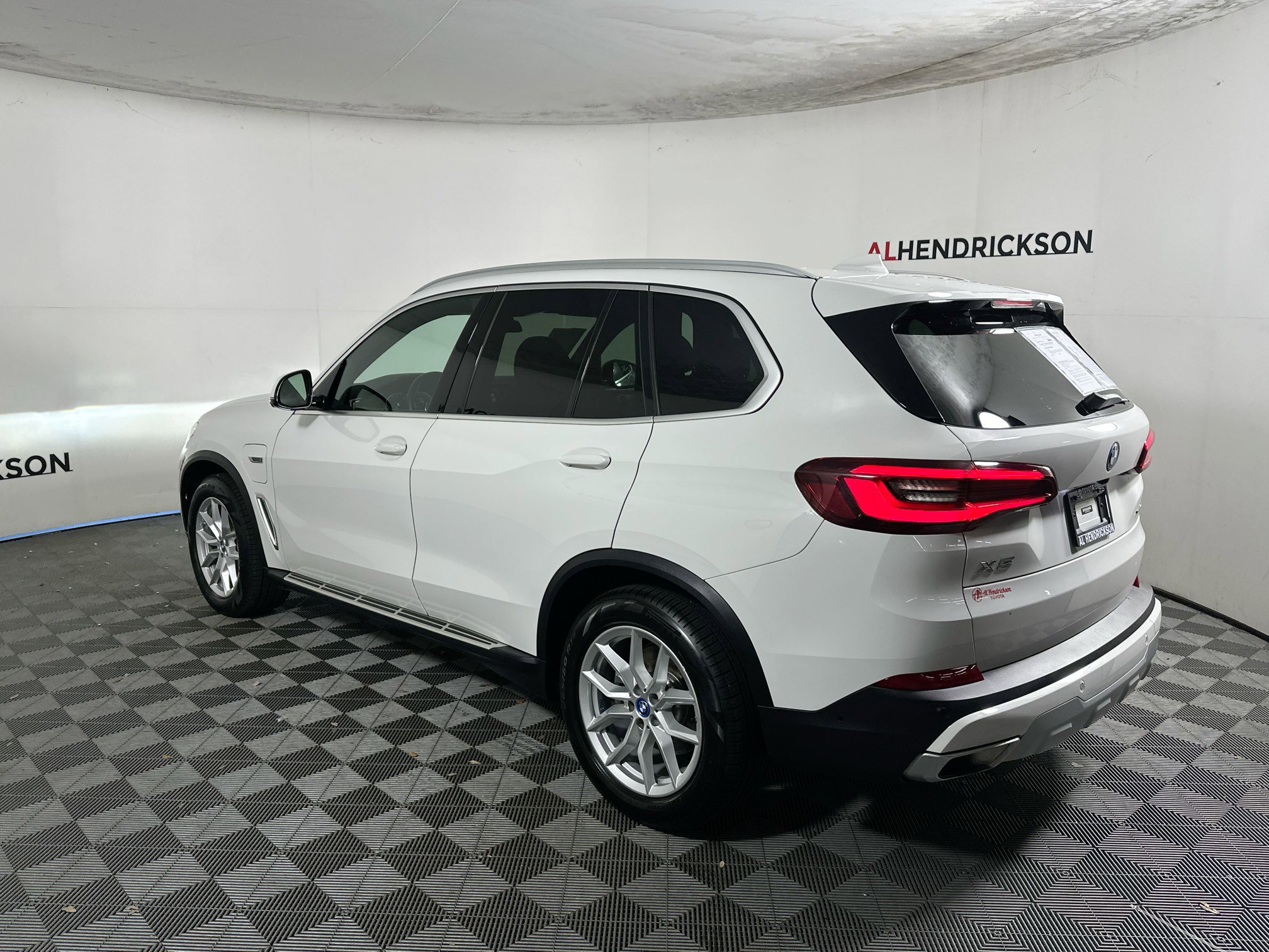 Used 2023 BMW X5 xDrive45e image 5