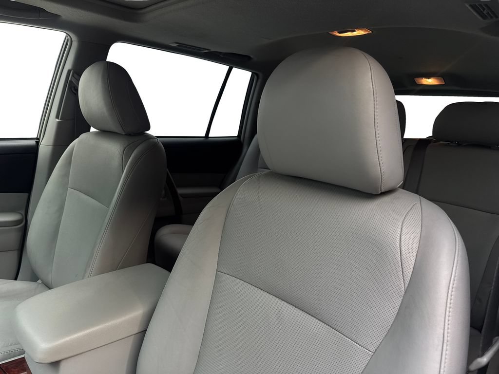 Used 2013 Toyota Highlander Limited AWD/4WD image 28