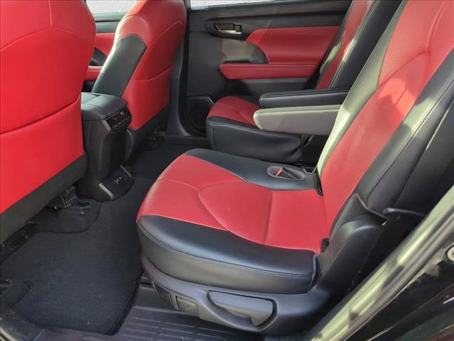Used 2021 Toyota Highlander XSE FWD image 9