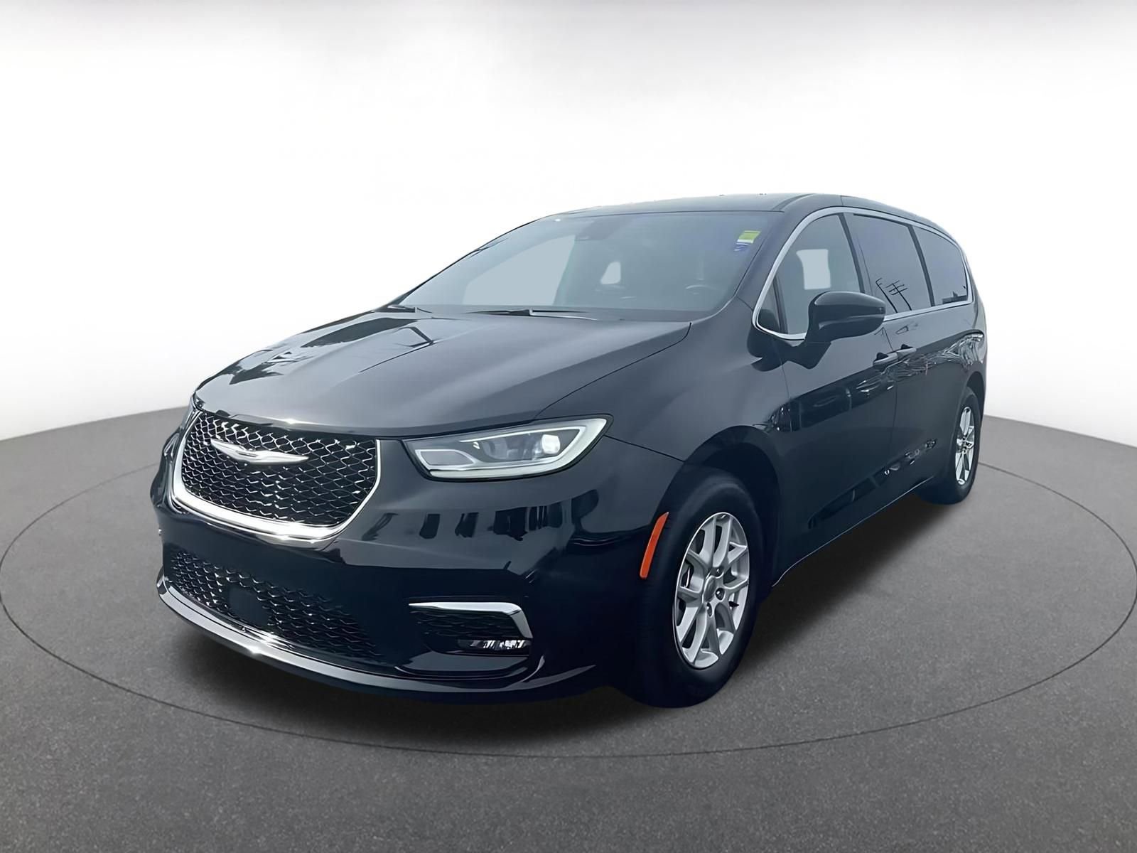 Used 2025 Chrysler Pacifica Select image 7