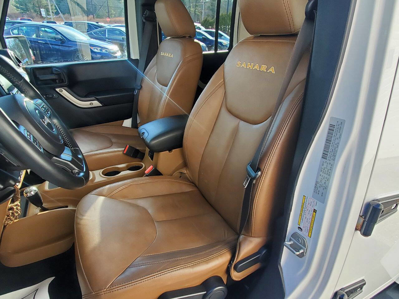 Used 2015 Jeep Wrangler Unlimited Sahara w/ Dual Top Group AWD/4WD image 9