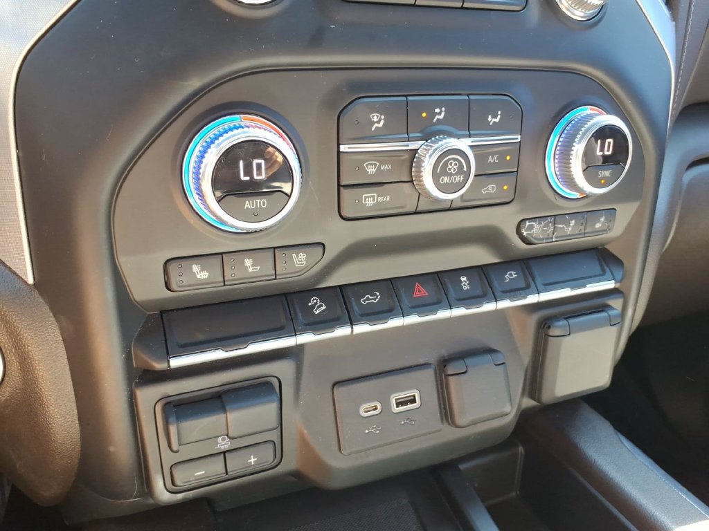 Used 2022 GMC Sierra 1500 SLT w/ SLT Convenience Package AWD/4WD image 29
