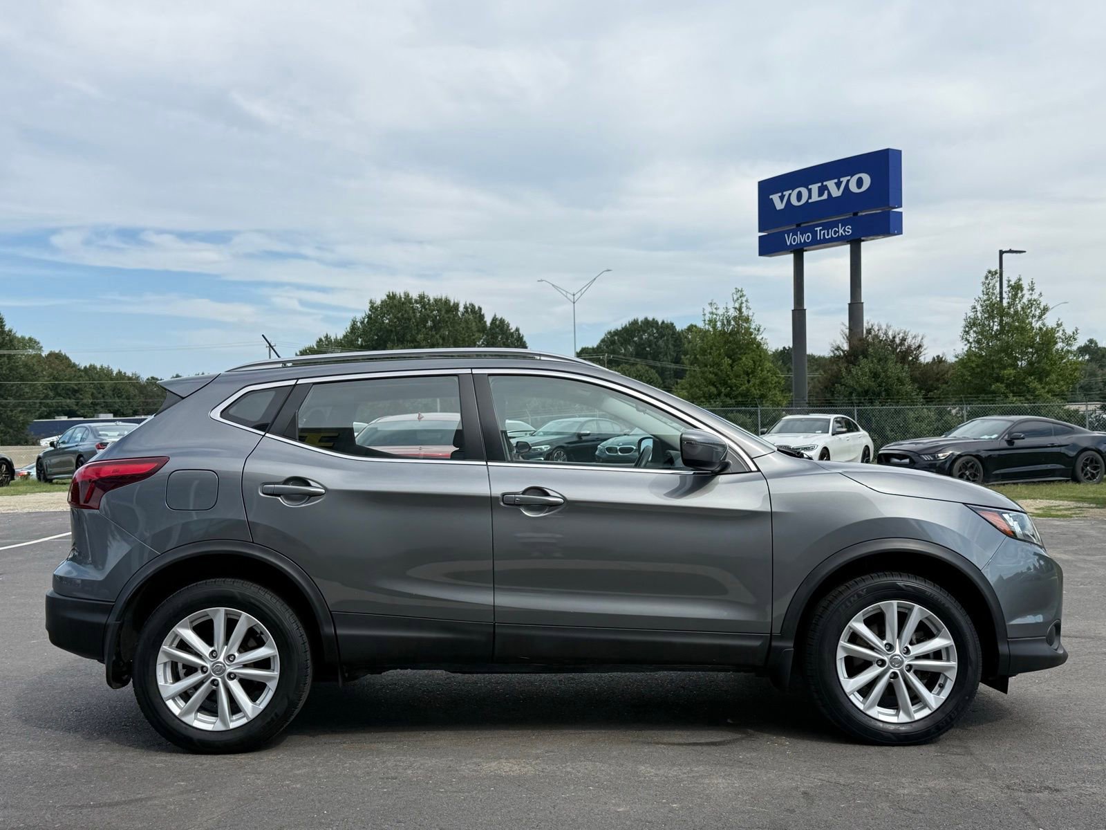 Used 2018 Nissan Rogue Sport SV image 5