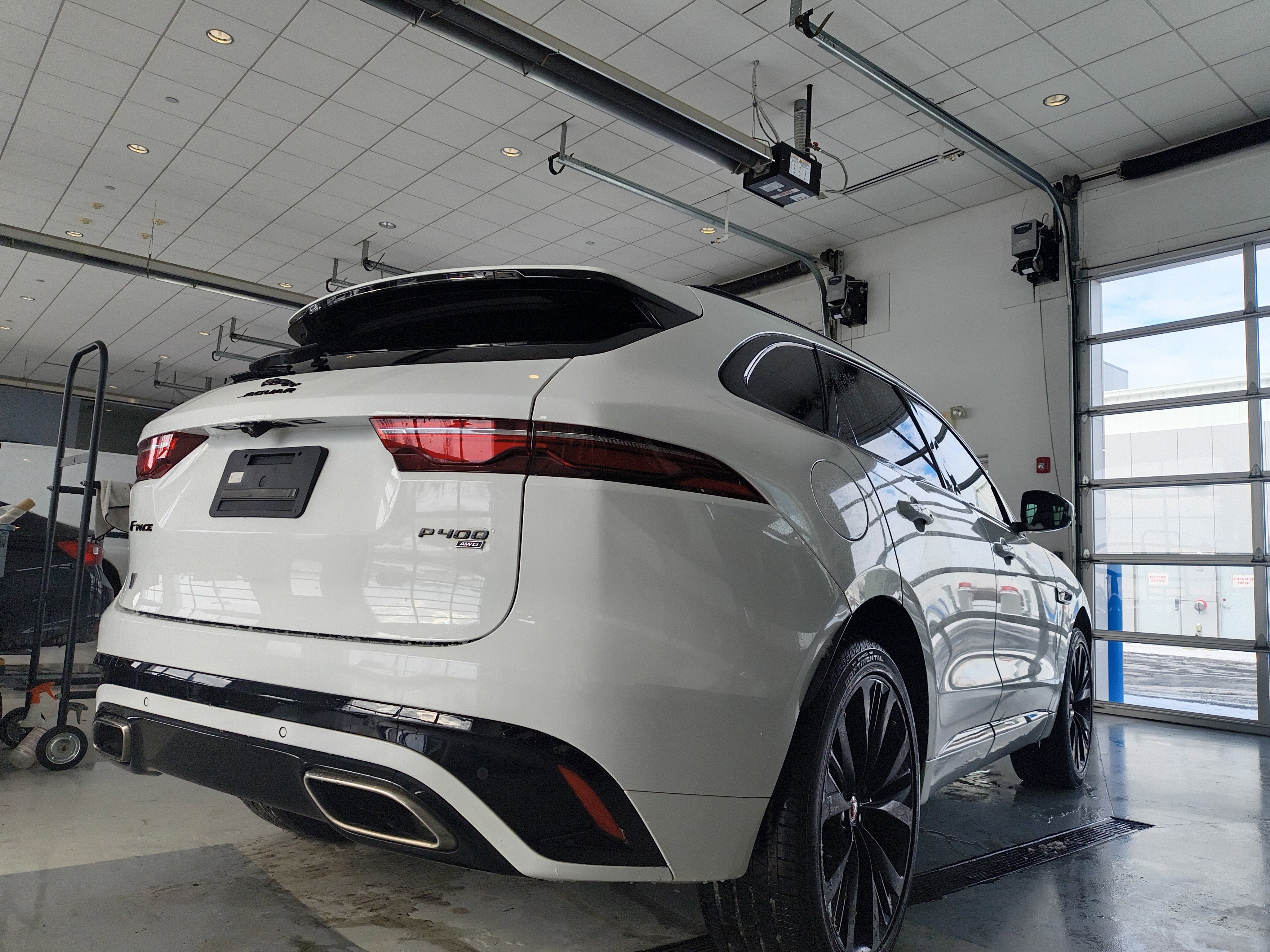 Used 2023 Jaguar F-PACE R-Dynamic S image 4