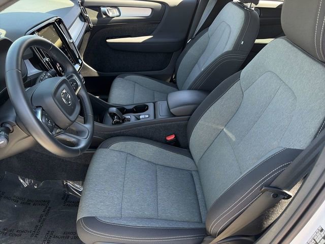 Used 2025 Volvo XC40 B5 Core image 21
