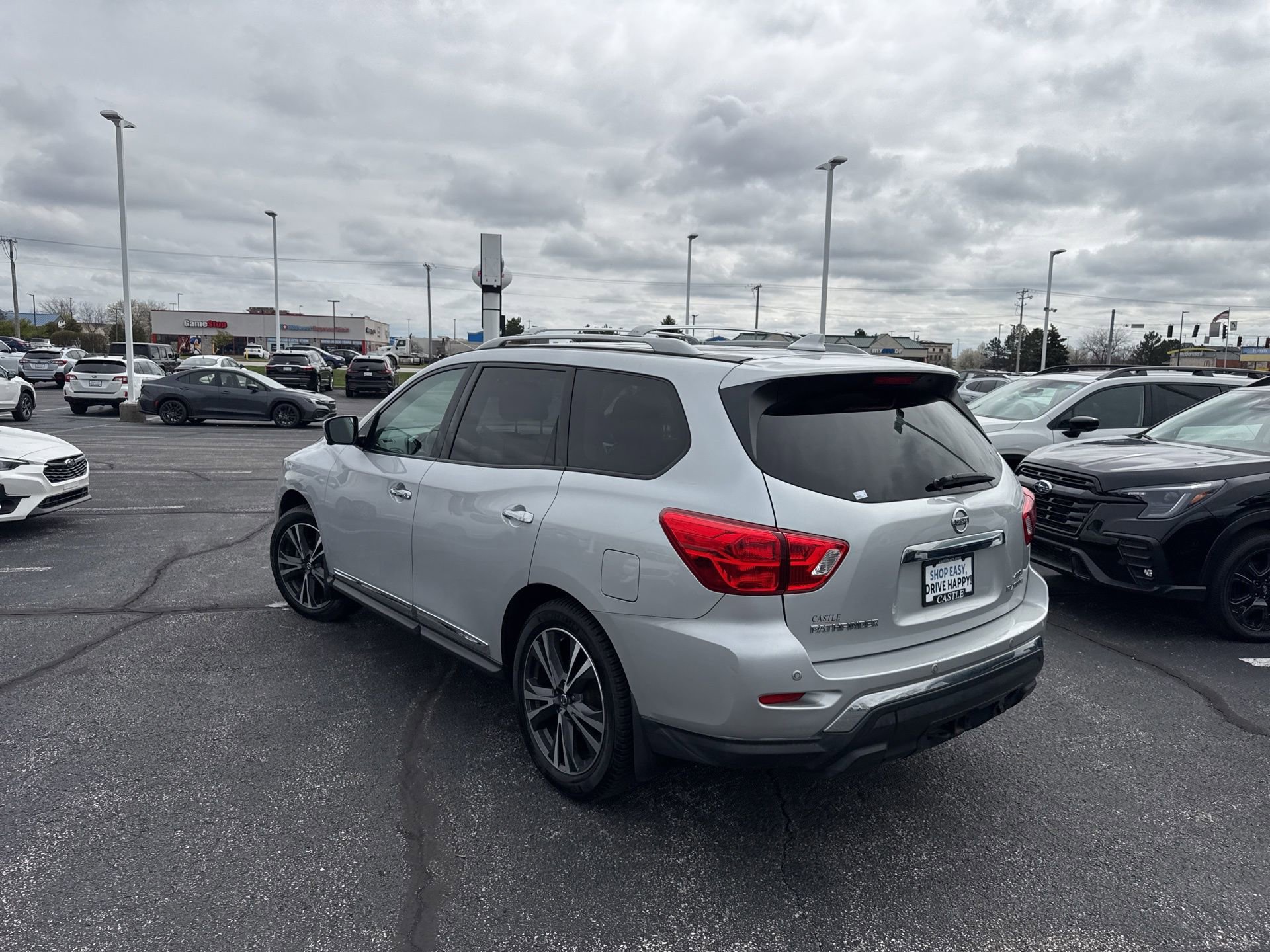 Used 2019 Nissan Pathfinder Platinum image 3