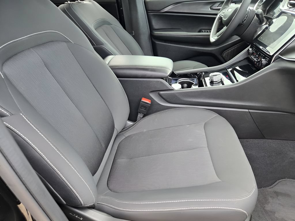 Used 2023 Jeep Grand Cherokee L Laredo w/ Luxury Tech Group I AWD/4WD image 9