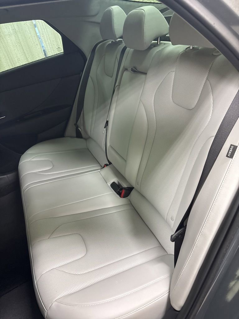Used 2025 Hyundai Elantra Limited image 22