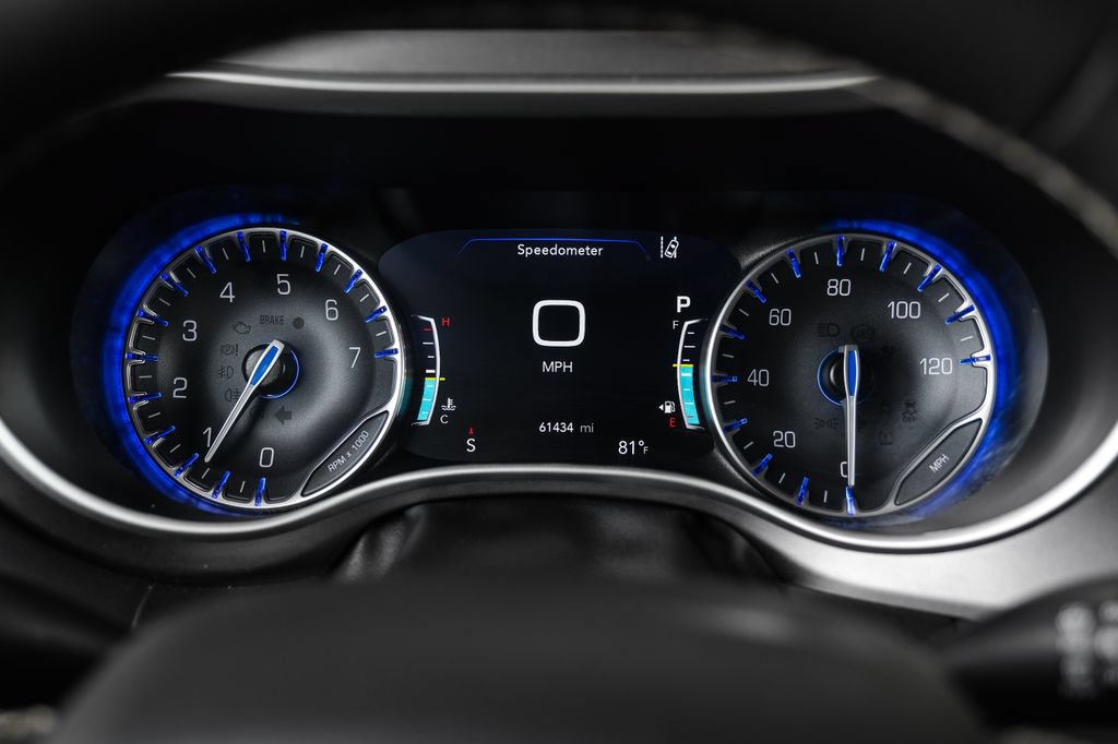 Used 2024 Chrysler Pacifica Touring-L FWD image 28