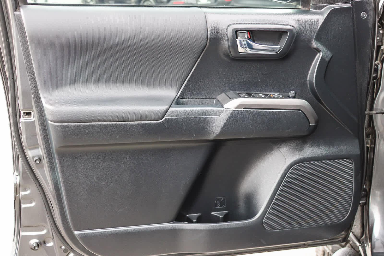 Used 2019 Toyota Tacoma TRD Off-Road AWD/4WD image 21