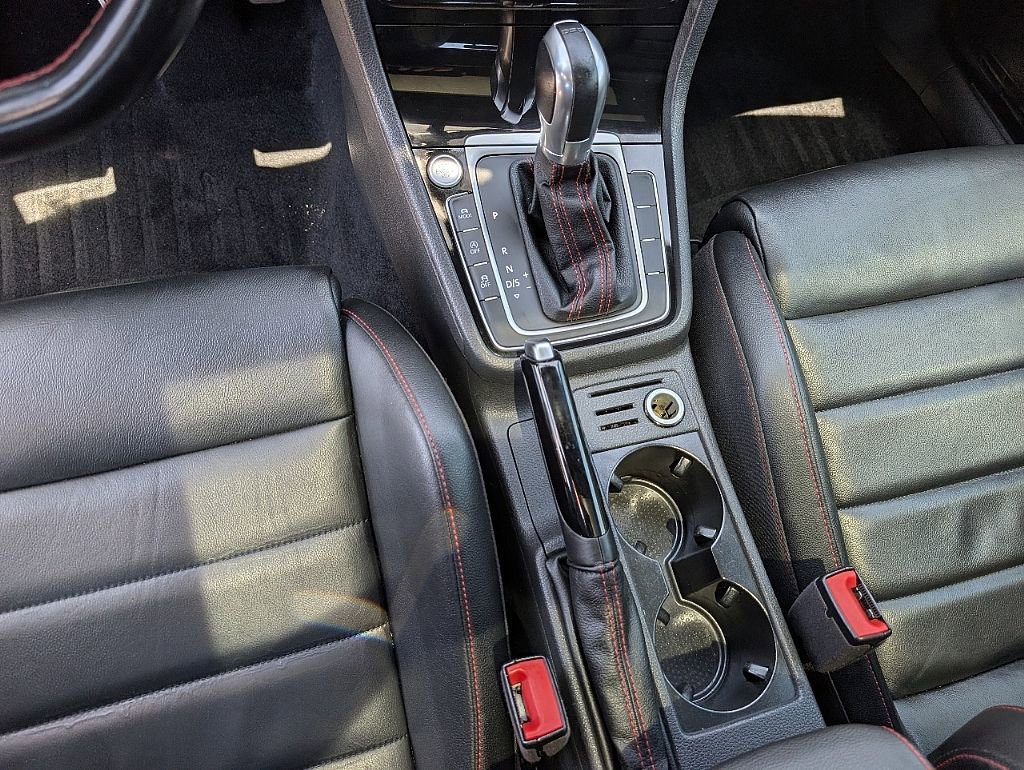 Used 2018 Volkswagen GTI SE FWD image 29