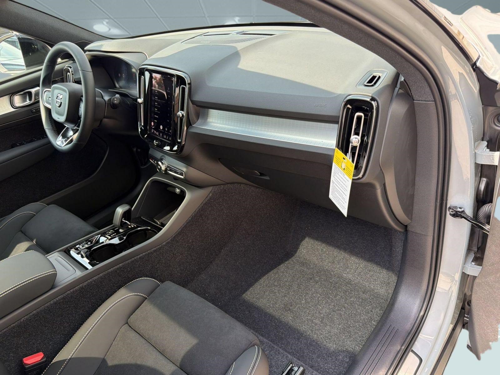 New 2026 Volvo XC40 B5 Ultra w/ Protection Package Premier AWD/4WD image 31