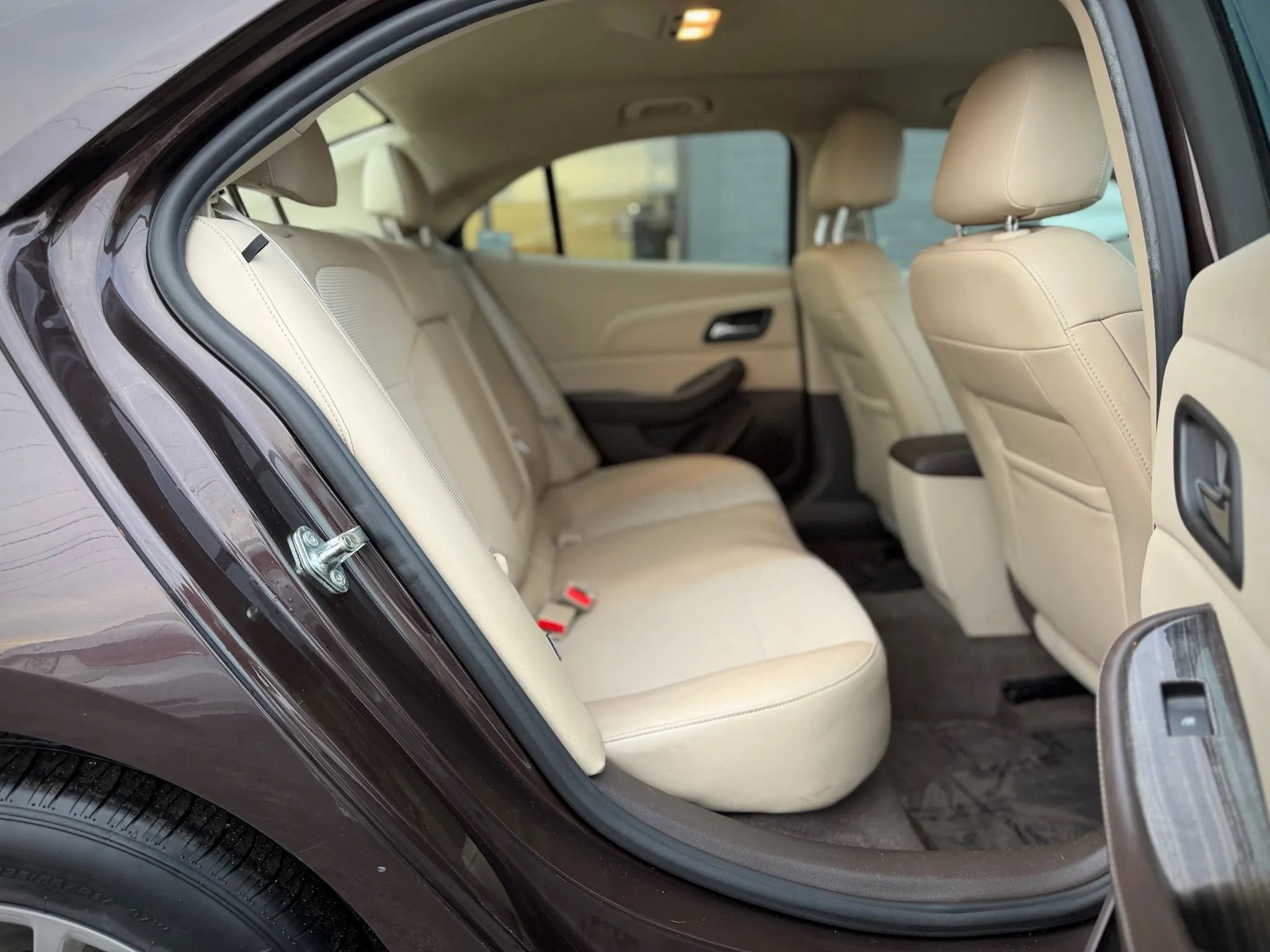 Used 2015 Chevrolet Malibu LT w/ Power Convenience Package image 12