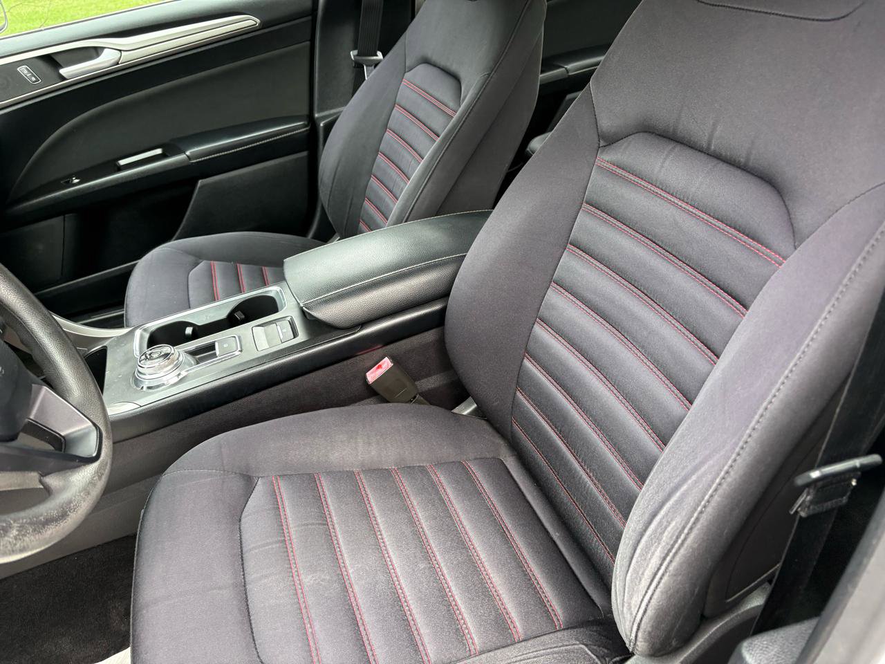 Used 2017 Ford Fusion SE w/ Fusion SE Technology Package image 13
