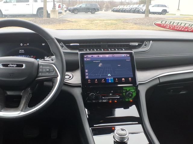 Certified 2025 Jeep Grand Cherokee Limited w/ Black Appearance Package image 11