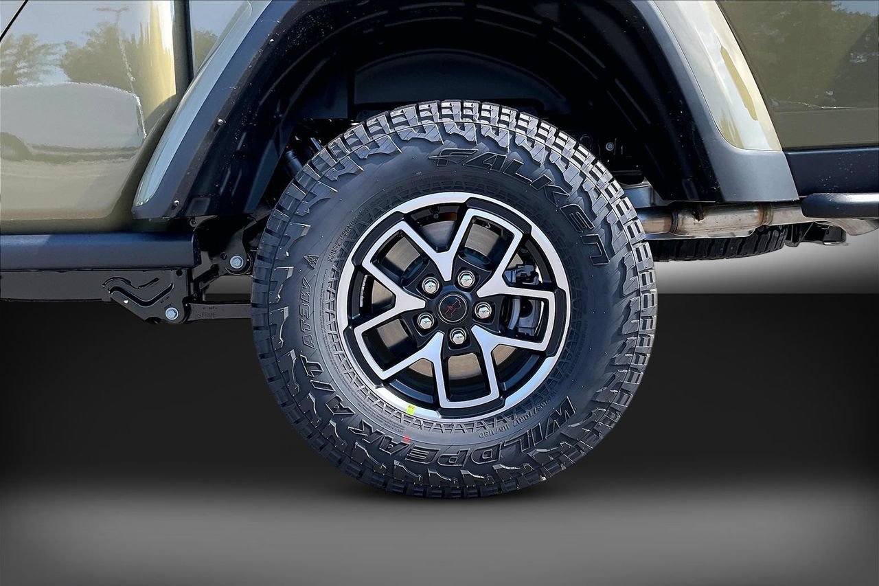 New 2026 Jeep Gladiator Rubicon w/ Steel Power Dome Hood Package AWD/4WD image 28