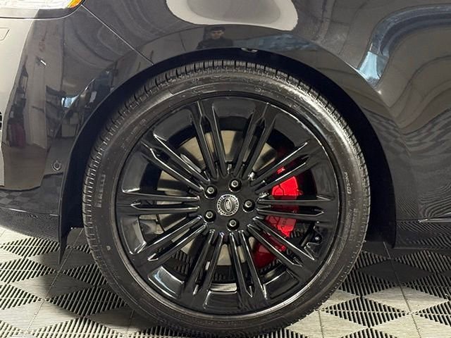 Certified 2025 Land Rover Range Rover SV AWD/4WD image 13