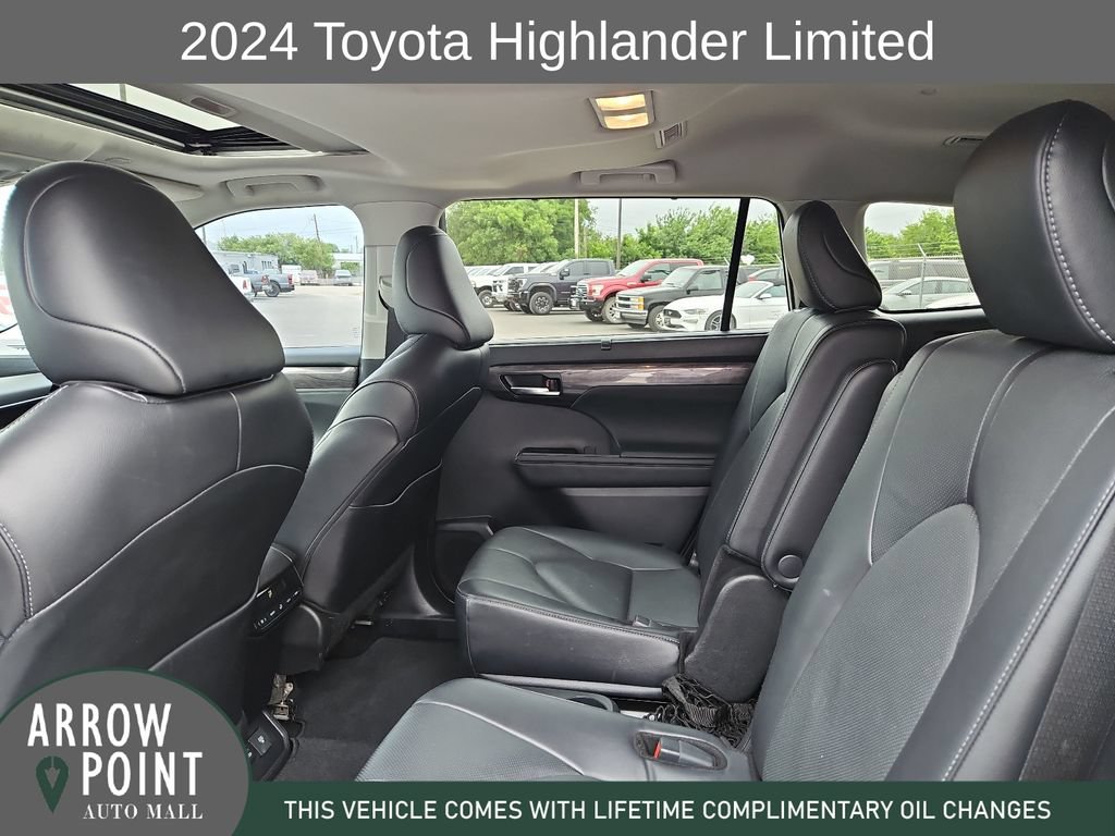 Used 2024 Toyota Highlander Limited FWD image 18