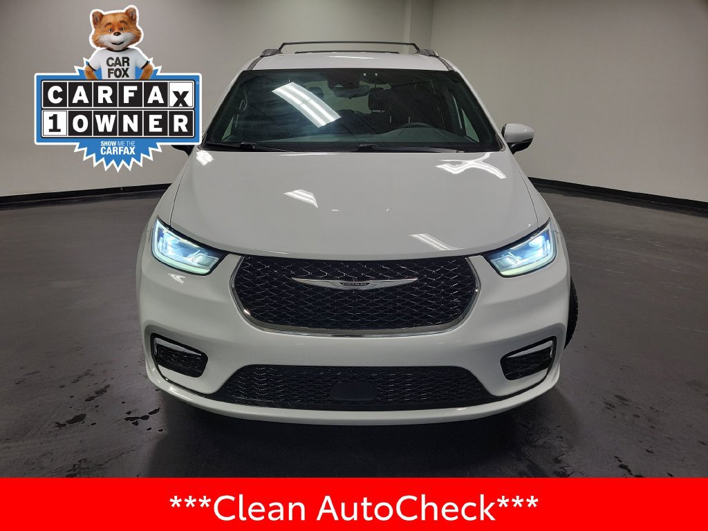 Used 2023 Chrysler Pacifica Touring FWD image 4