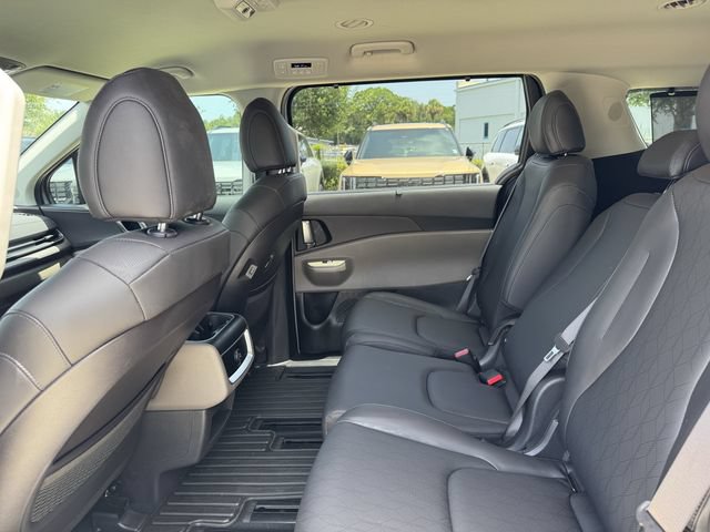 Used 2025 Kia Carnival EX FWD image 22