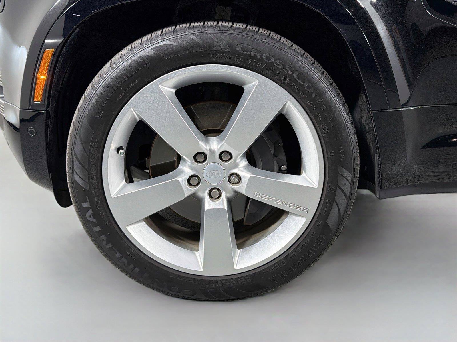 Certified 2025 Land Rover Defender 110 X-Dynamic SE AWD/4WD image 32