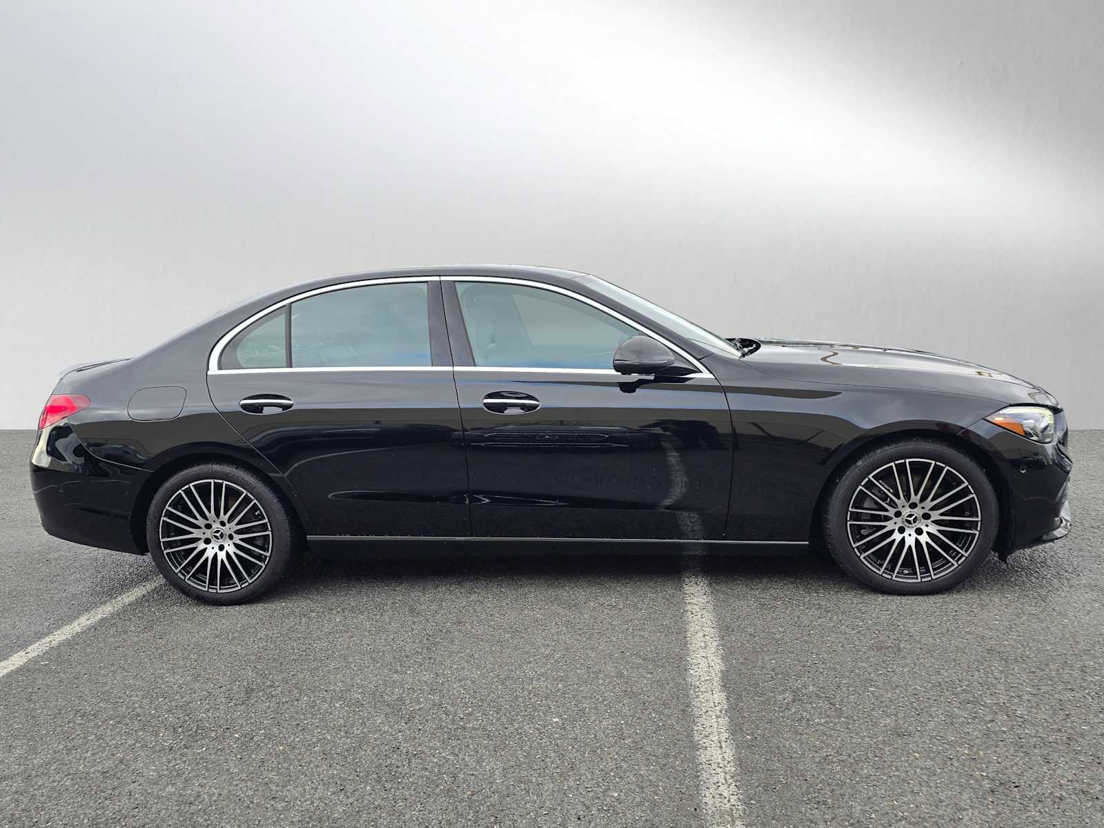 Used 2025 Mercedes-Benz C 300 4MATIC Sedan image 2