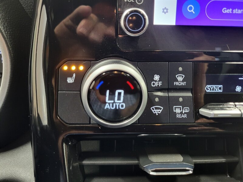 Used 2024 Toyota Highlander XLE AWD/4WD image 41