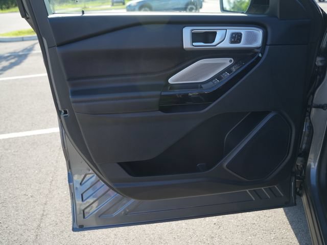 Used 2023 Ford Explorer Platinum w/ Technology Package AWD/4WD image 15