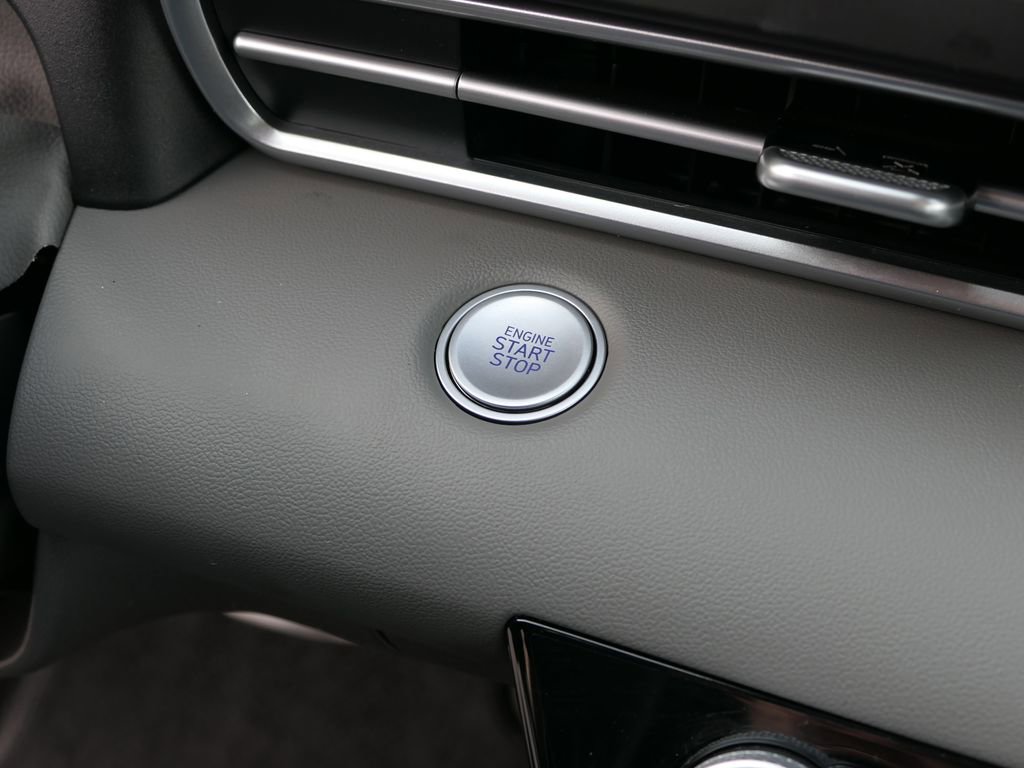Certified 2025 Hyundai Elantra Sport image 15