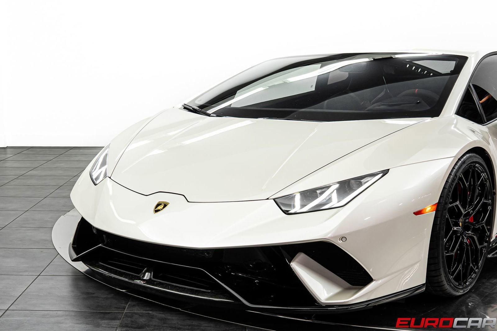 Used 2018 Lamborghini Huracan Performante AWD/4WD image 13