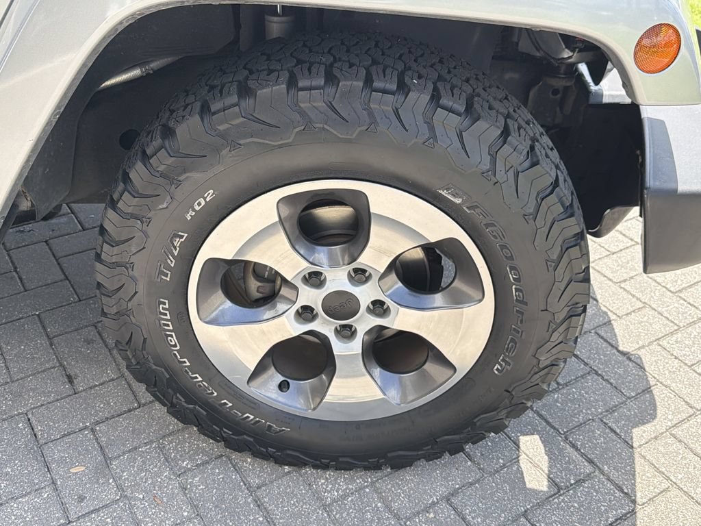 Used 2016 Jeep Wrangler Unlimited Sahara AWD/4WD image 14