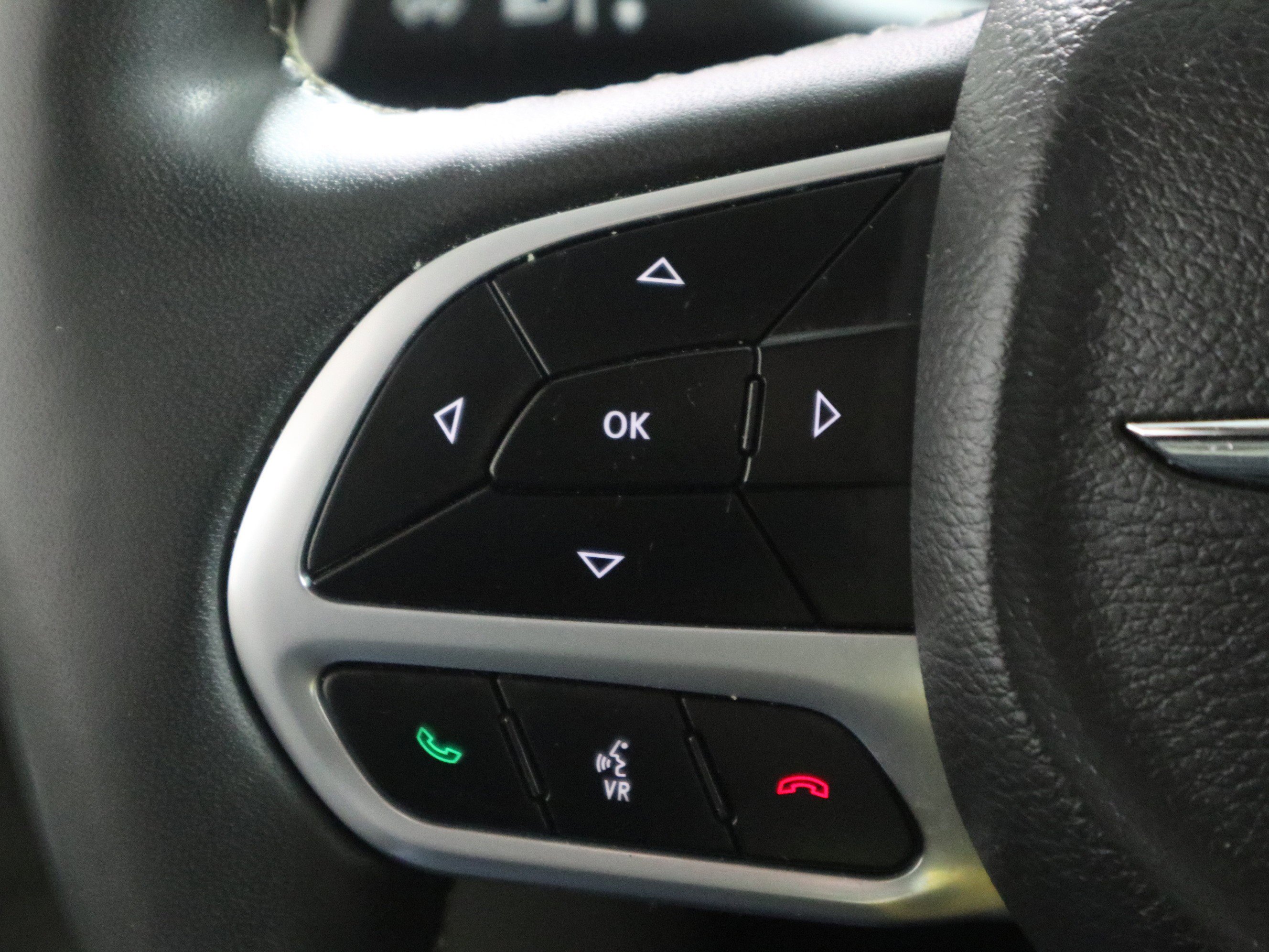 Used 2024 Chrysler Pacifica Touring-L image 29