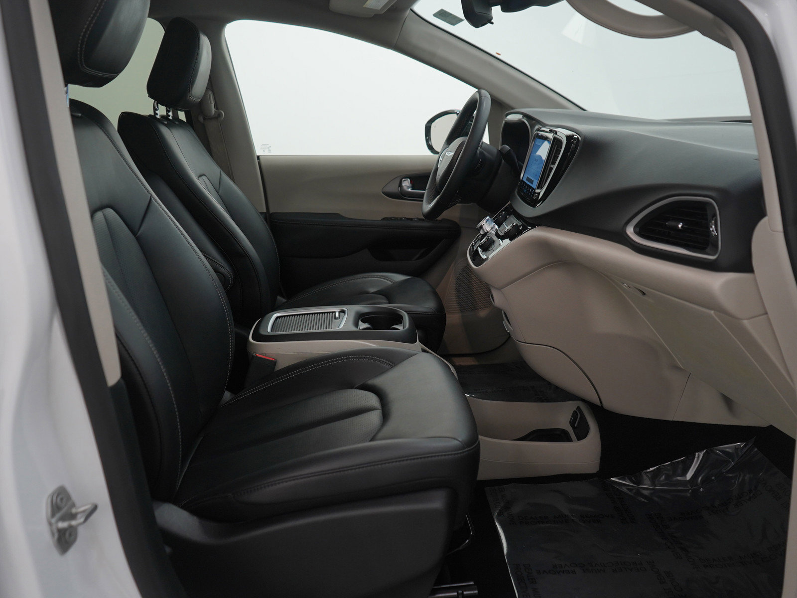 Used 2024 Chrysler Pacifica Touring-L image 10