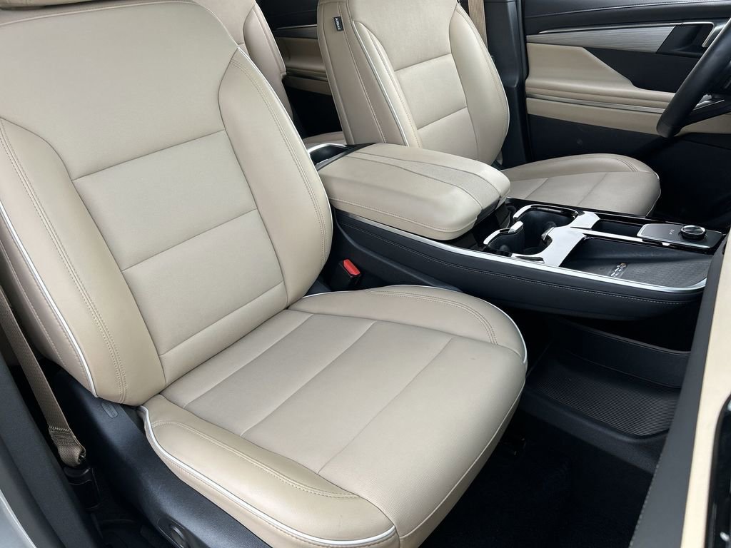 Used 2025 Buick Enclave Preferred w/ Power Package image 28