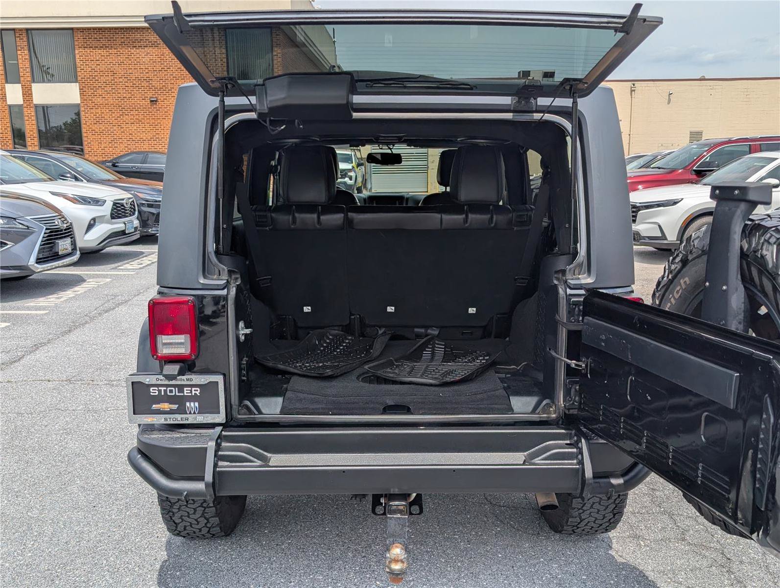 Used 2016 Jeep Wrangler Unlimited Sahara AWD/4WD image 13