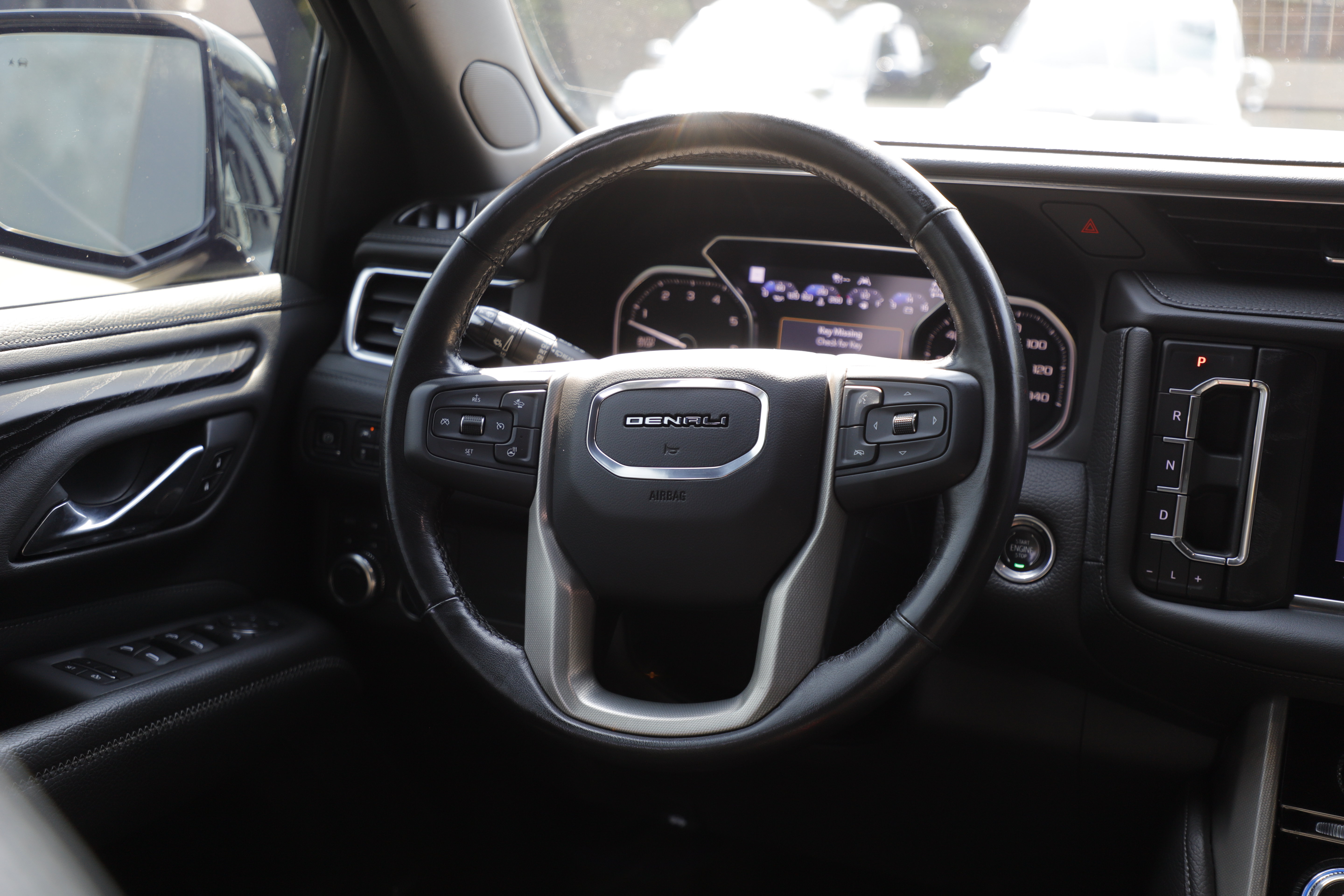 Used 2021 GMC Yukon Denali w/ Denali Premium Package AWD/4WD image 17