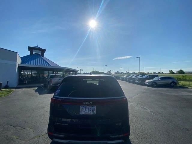 Used 2022 Kia Carnival LX FWD image 24