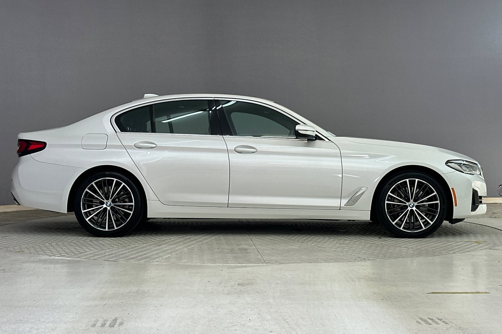 Certified 2022 BMW 540i w/ Convenience Package image 7