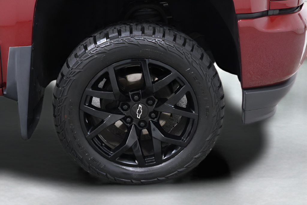 Used 2017 Chevrolet Silverado 1500 LT w/ All Star Edition AWD/4WD image 30